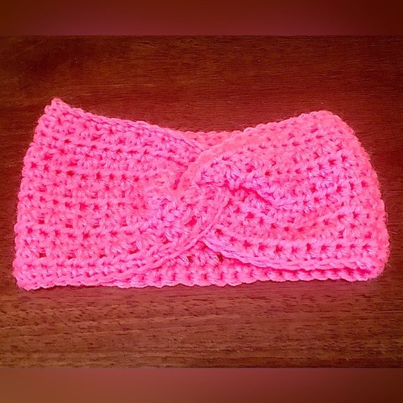 BRAND NEW Handmade Crochet Bright Party Pink Twist Headband Ear Warmer - Picture 1 of 1